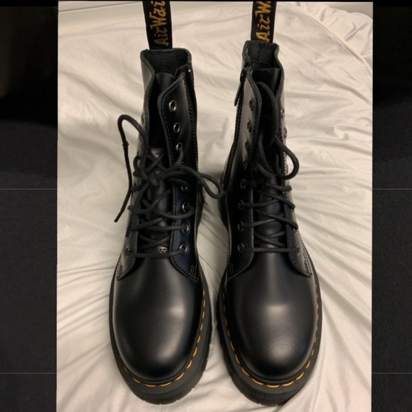 dr martens boots size 9